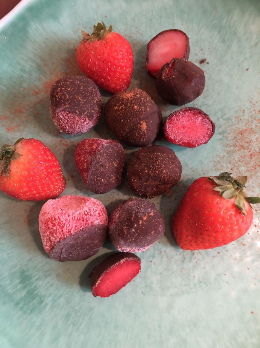 Calda de Chocolate com Frutas Vermelhas Congeladas