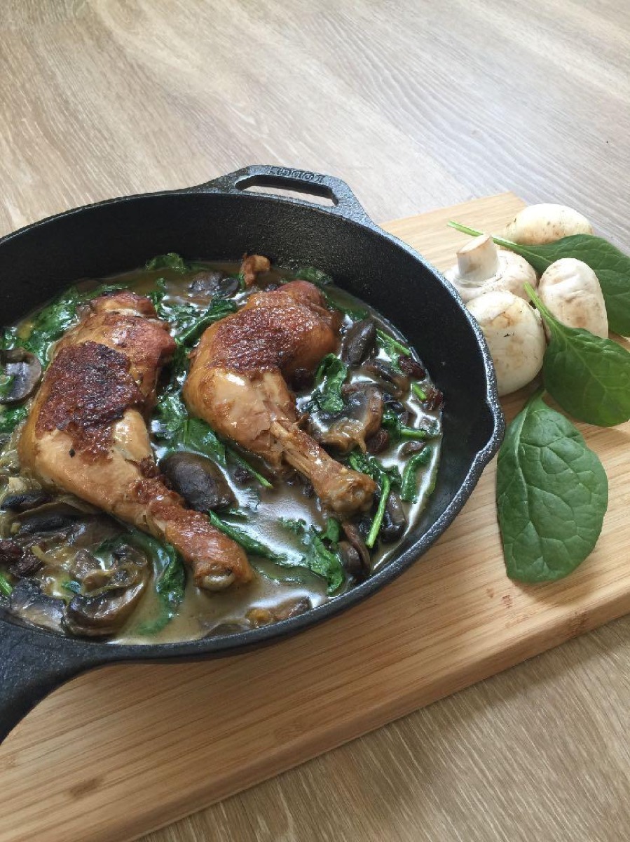 Coxa de Frango com Espinafre e Cogumelos