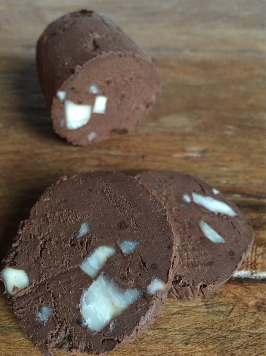 Salame de Chocolate com Castanha