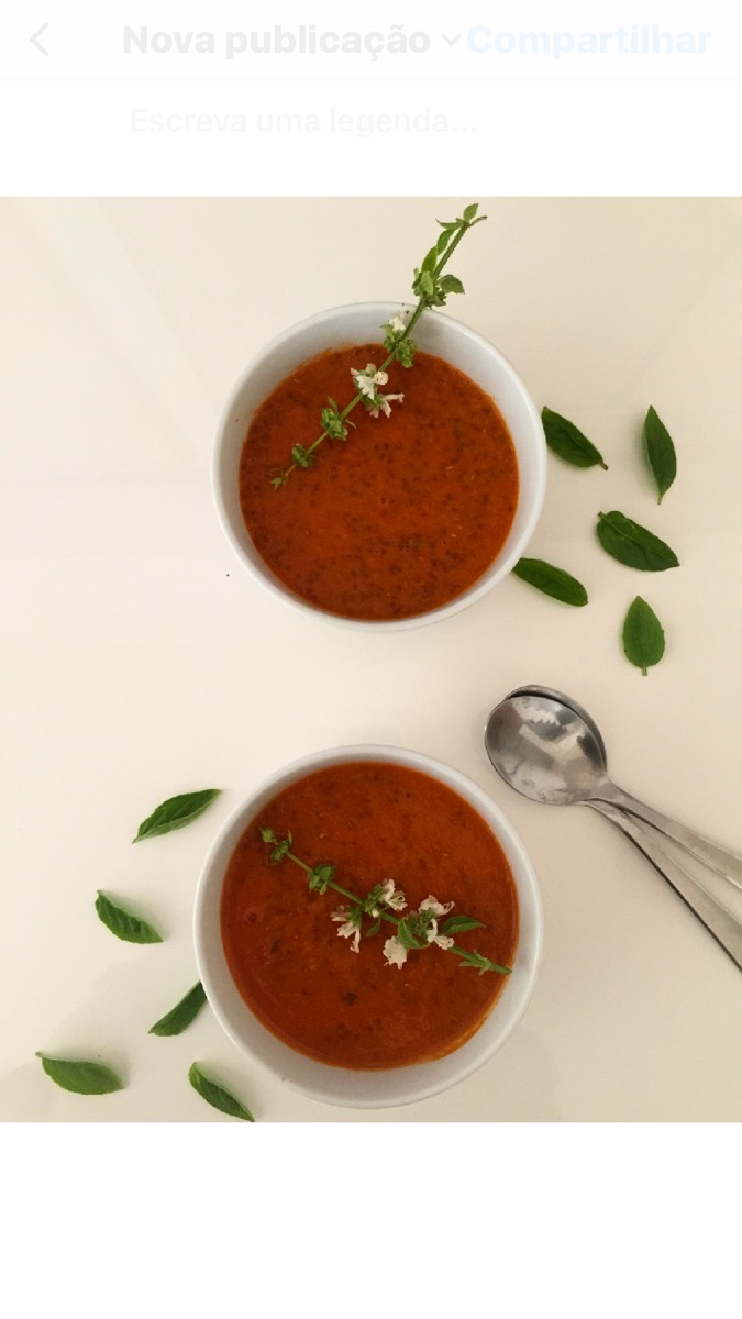 Sopa de Tomate e Chia